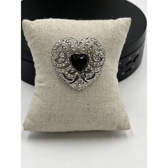 Renaissance Style Filigree Textured Silver Tone Heart Pin Brooch Black Stone - Picture 9 of 9